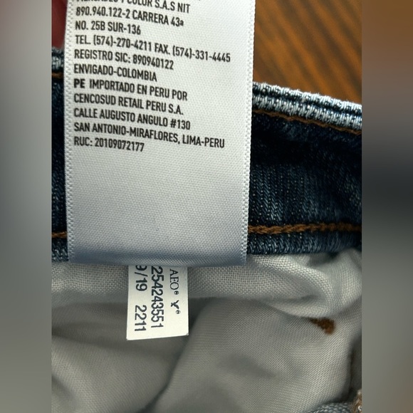 American Eagle Mom Jeans Size 4 regular Denim Destroyed Distressed medium blue - Picture 8 of 16
